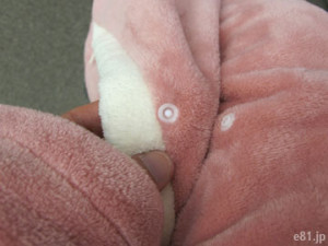 「もっとあったかくなった着る毛布」にあるスナップボタン